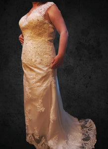 Sleeveless Sheath Wedding Dress